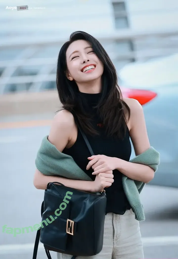 itzy.all.in.us nude photo #0918 (Shin Yu Na / Yuna ITZY / 유나)