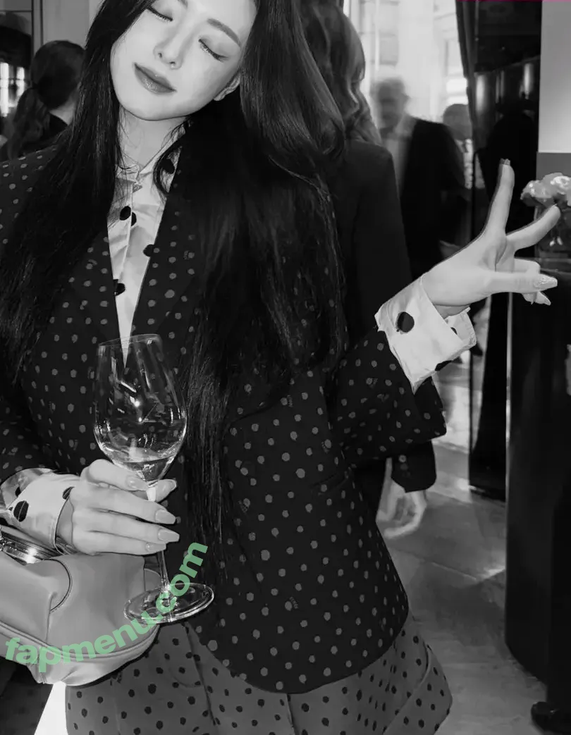 itzy.all.in.us nude photo #0971 (Shin Yu Na / Yuna ITZY / 유나)