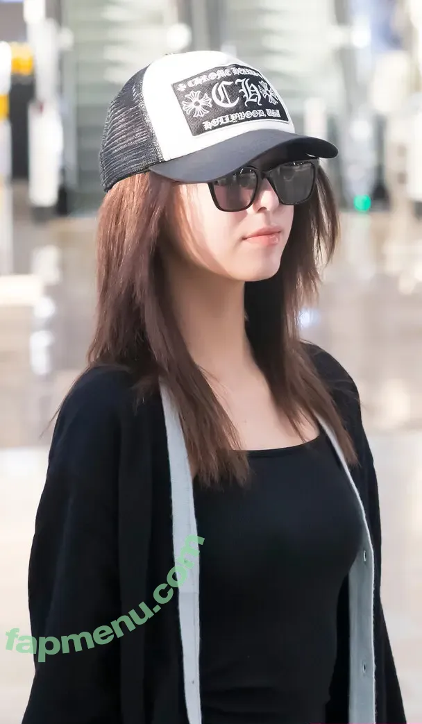 itzy.all.in.us nude photo #0996 (Shin Yu Na / Yuna ITZY / 유나)