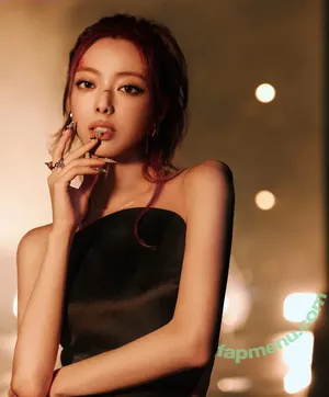 itzy.all.in.us / Shin Yu Na / Yuna ITZY / 유나 nude photo #1076