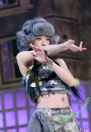 itzy.all.in.us / Shin Yu Na / Yuna ITZY / 유나 nude photo #1125