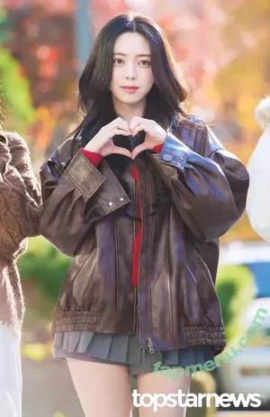 itzy.all.in.us / Shin Yu Na / Yuna ITZY / 유나 nude photo #1132