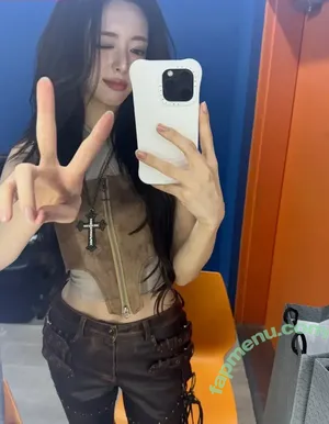 itzy.all.in.us / Shin Yu Na / Yuna ITZY / 유나 nude photo #1140