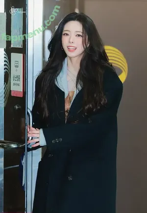 itzy.all.in.us / Shin Yu Na / Yuna ITZY / 유나 nude photo #1143