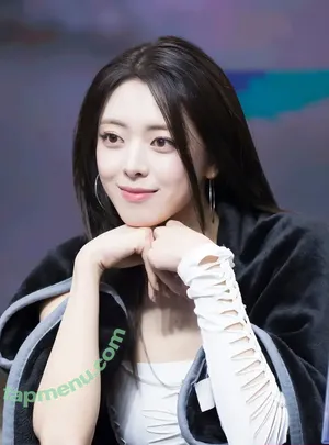 itzy.all.in.us / Shin Yu Na / Yuna ITZY / 유나 nude photo #1159