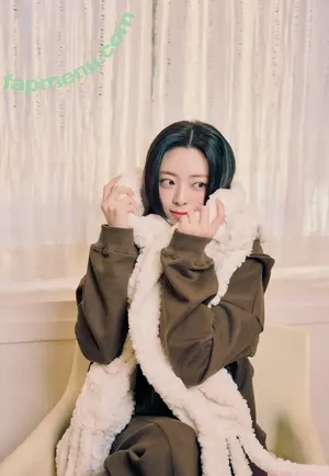 itzy.all.in.us / Shin Yu Na / Yuna ITZY / 유나 nude photo #1198