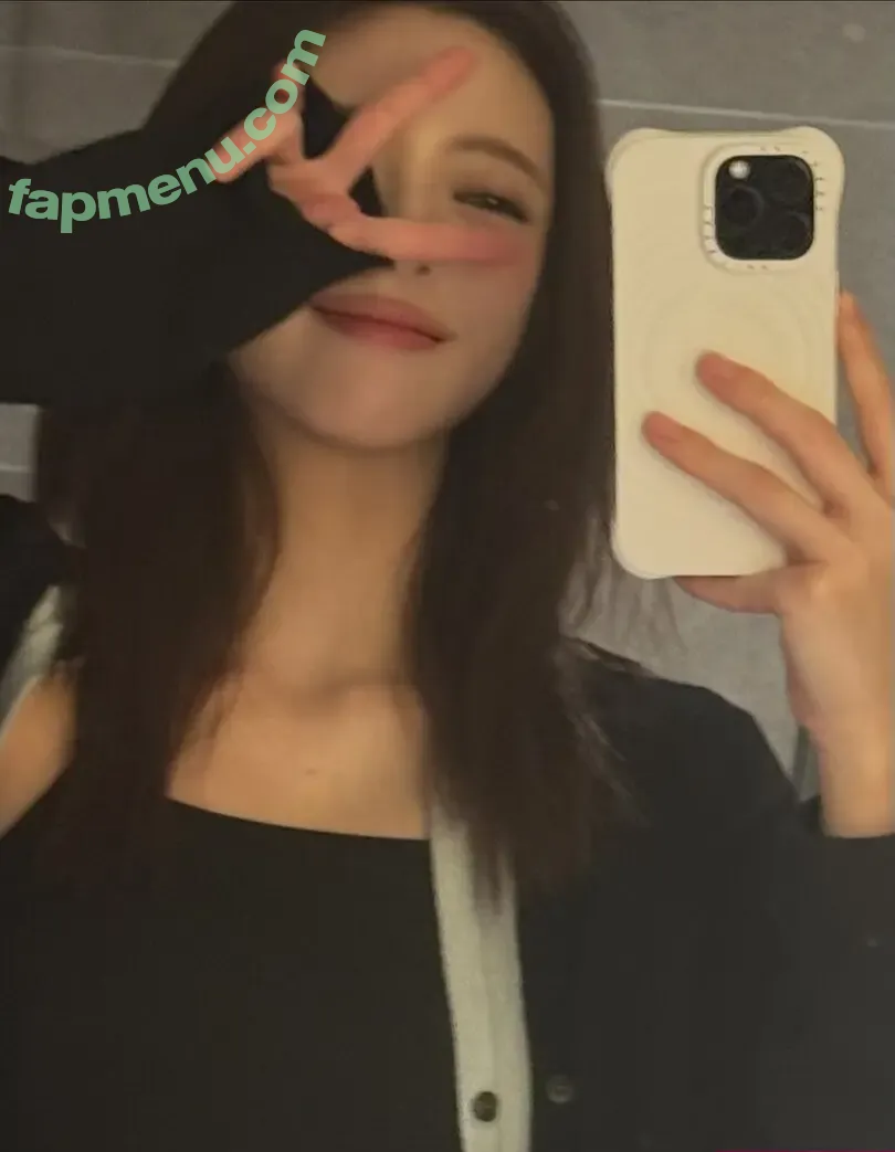 itzy.all.in.us nude photo #1000 (Shin Yu Na / Yuna ITZY / 유나)