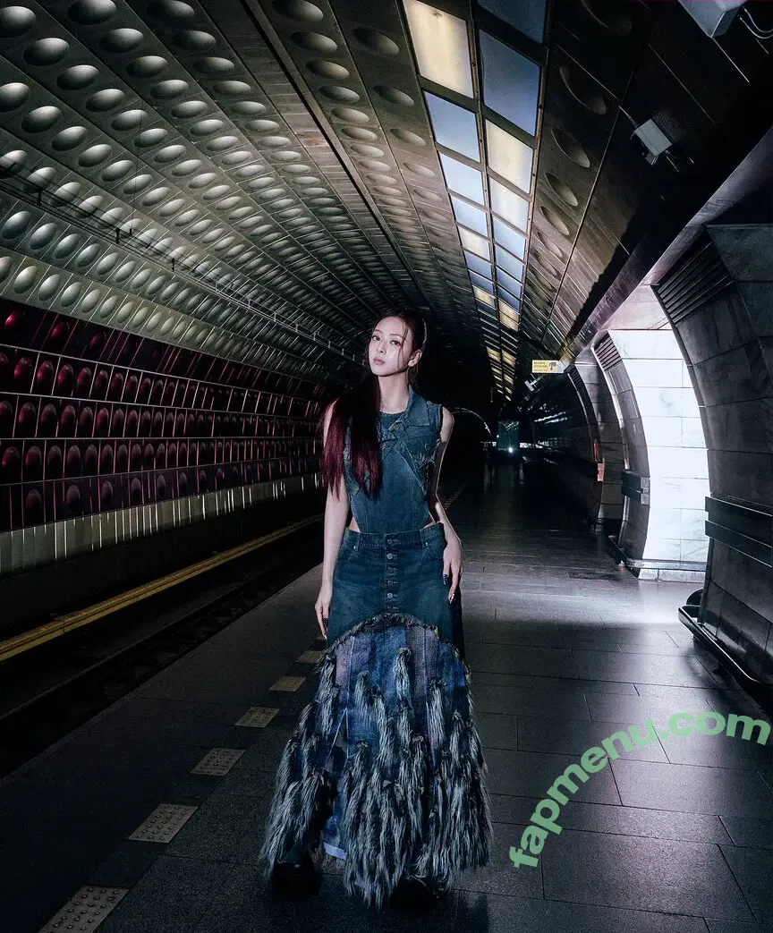 itzy.all.in.us nude photo #1034 (Shin Yu Na / Yuna ITZY / 유나)