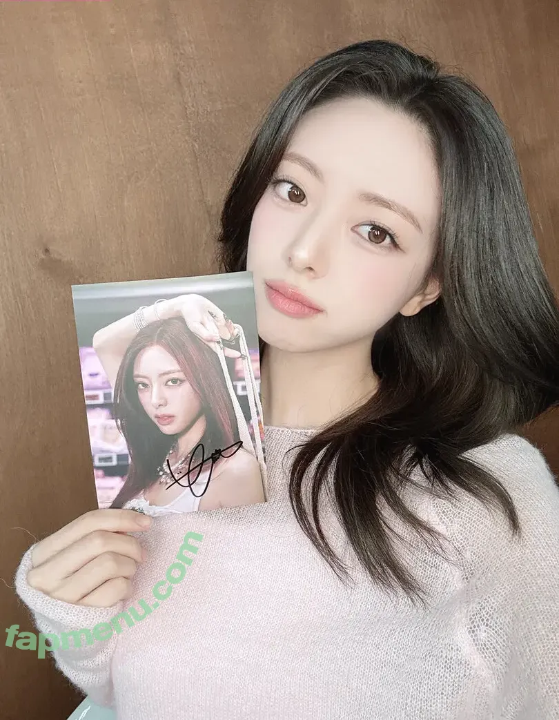 itzy.all.in.us nude photo #1047 (Shin Yu Na / Yuna ITZY / 유나)