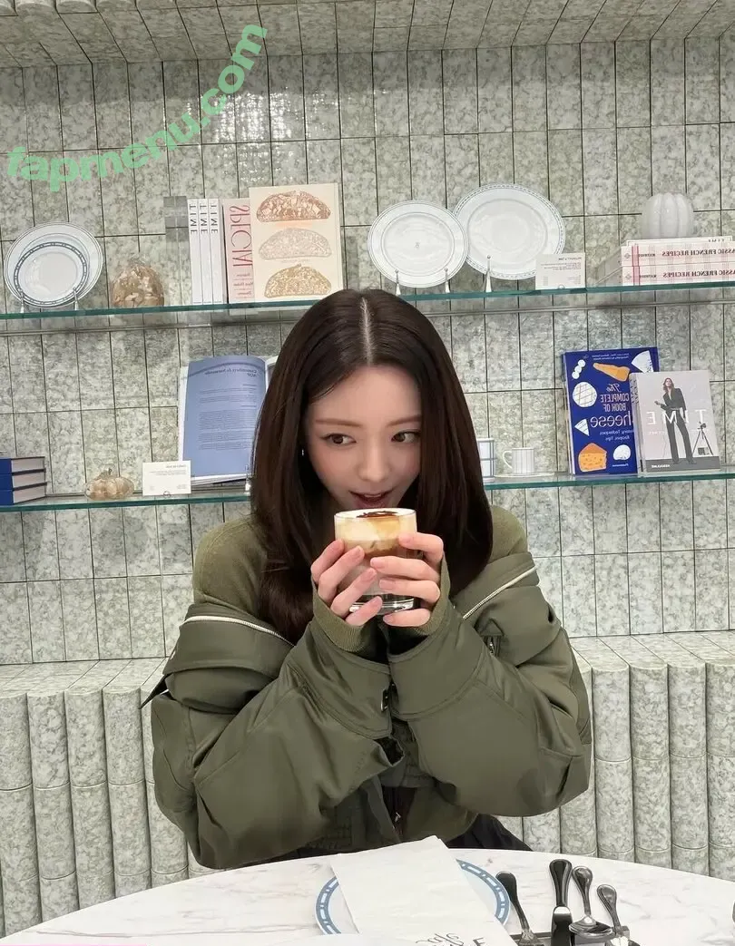 itzy.all.in.us nude photo #1086 (Shin Yu Na / Yuna ITZY / 유나)