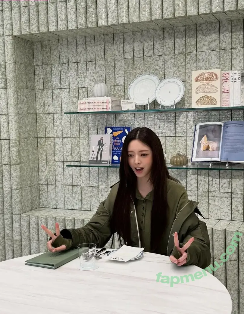 itzy.all.in.us nude photo #1089 (Shin Yu Na / Yuna ITZY / 유나)