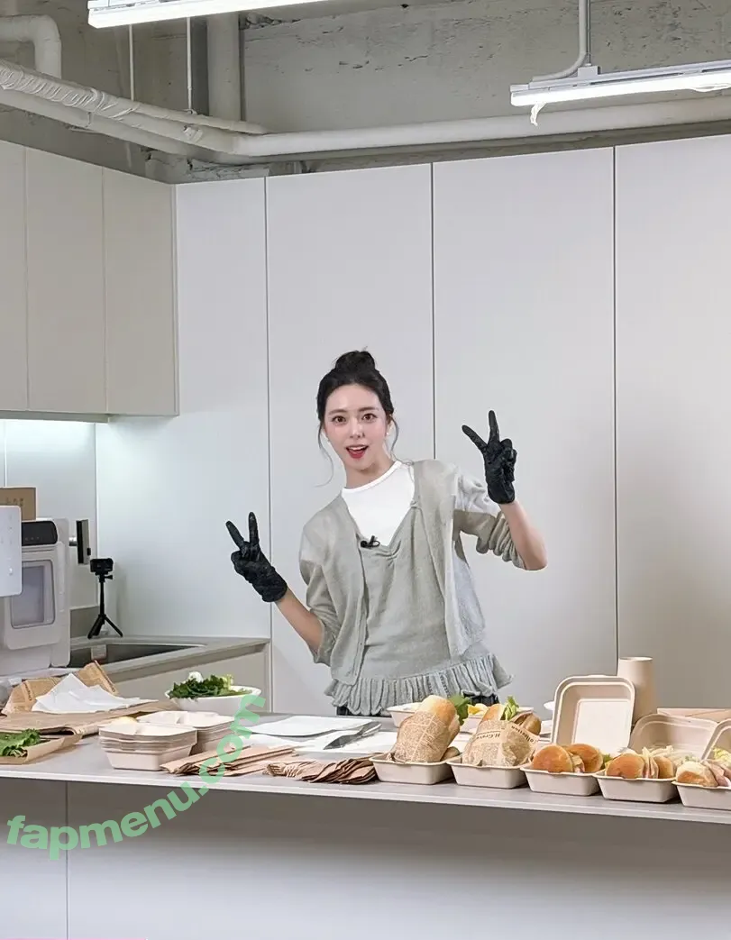 itzy.all.in.us nude photo #1112 (Shin Yu Na / Yuna ITZY / 유나)