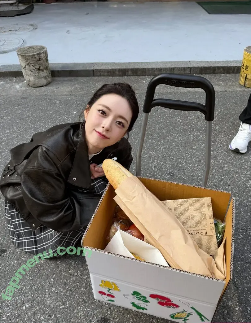 itzy.all.in.us nude photo #1114 (Shin Yu Na / Yuna ITZY / 유나)