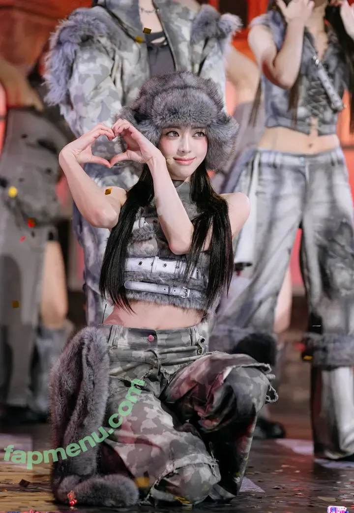 itzy.all.in.us nude photo #1124 (Shin Yu Na / Yuna ITZY / 유나)