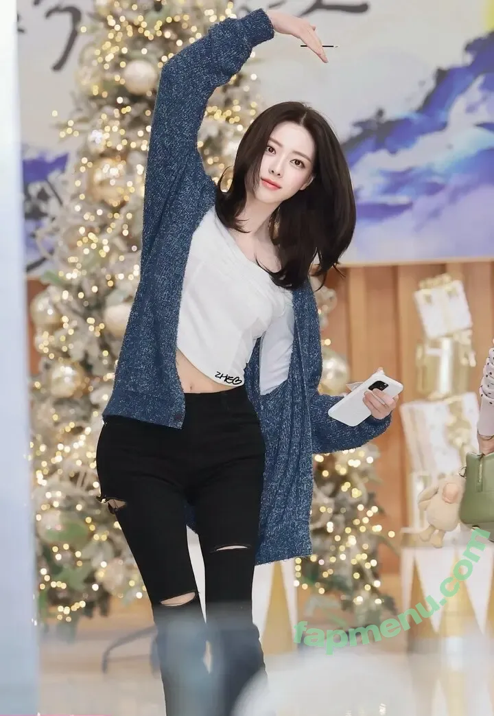 itzy.all.in.us nude photo #1128 (Shin Yu Na / Yuna ITZY / 유나)