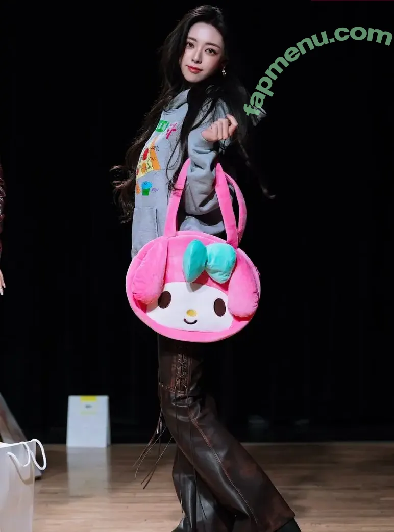 itzy.all.in.us nude photo #1146 (Shin Yu Na / Yuna ITZY / 유나)