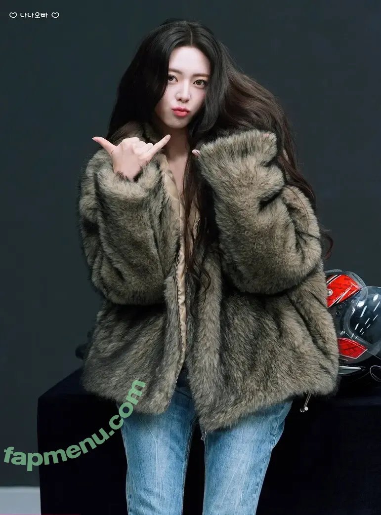 itzy.all.in.us nude photo #1163 (Shin Yu Na / Yuna ITZY / 유나)