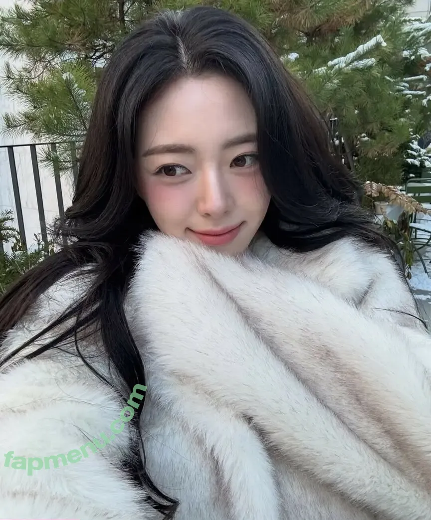 itzy.all.in.us nude photo #1180 (Shin Yu Na / Yuna ITZY / 유나)