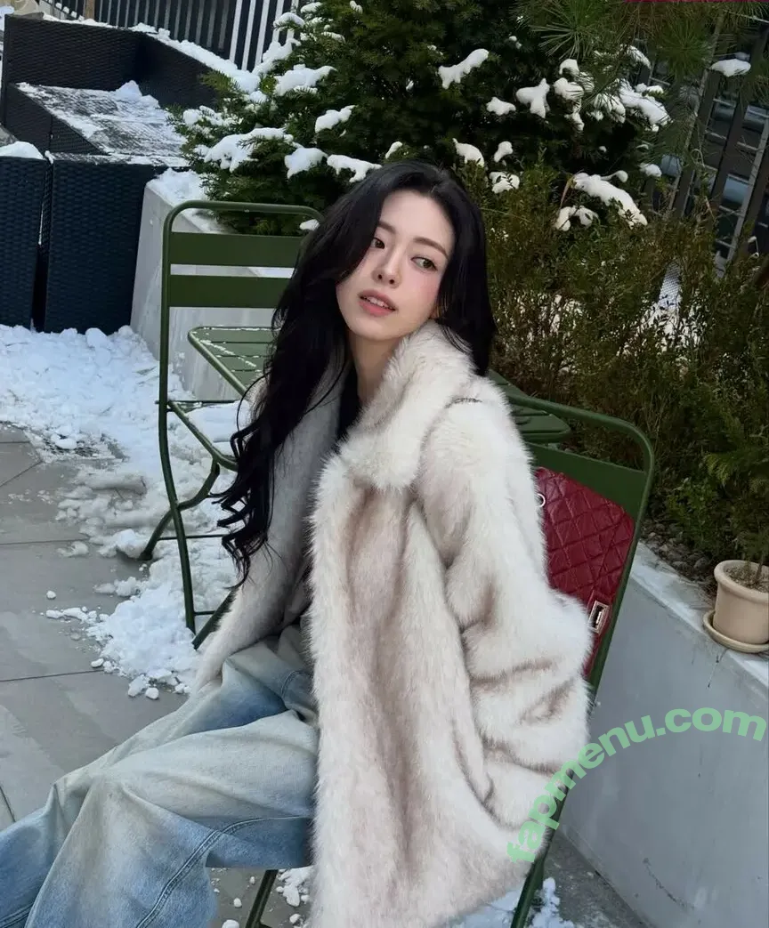 itzy.all.in.us nude photo #1181 (Shin Yu Na / Yuna ITZY / 유나)