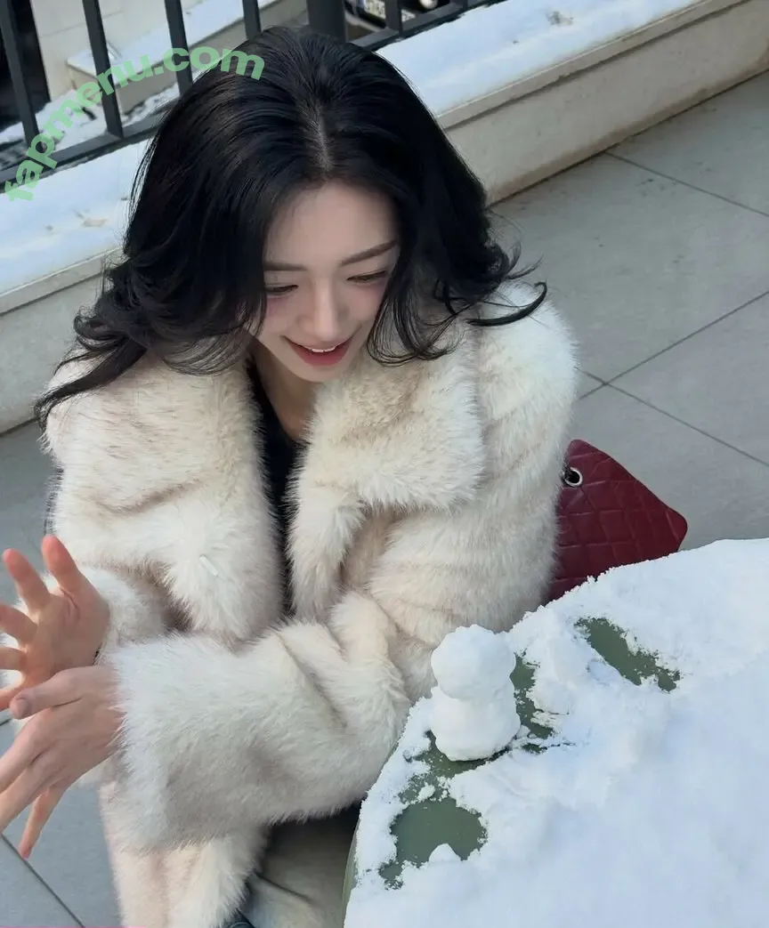 itzy.all.in.us nude photo #1188 (Shin Yu Na / Yuna ITZY / 유나)