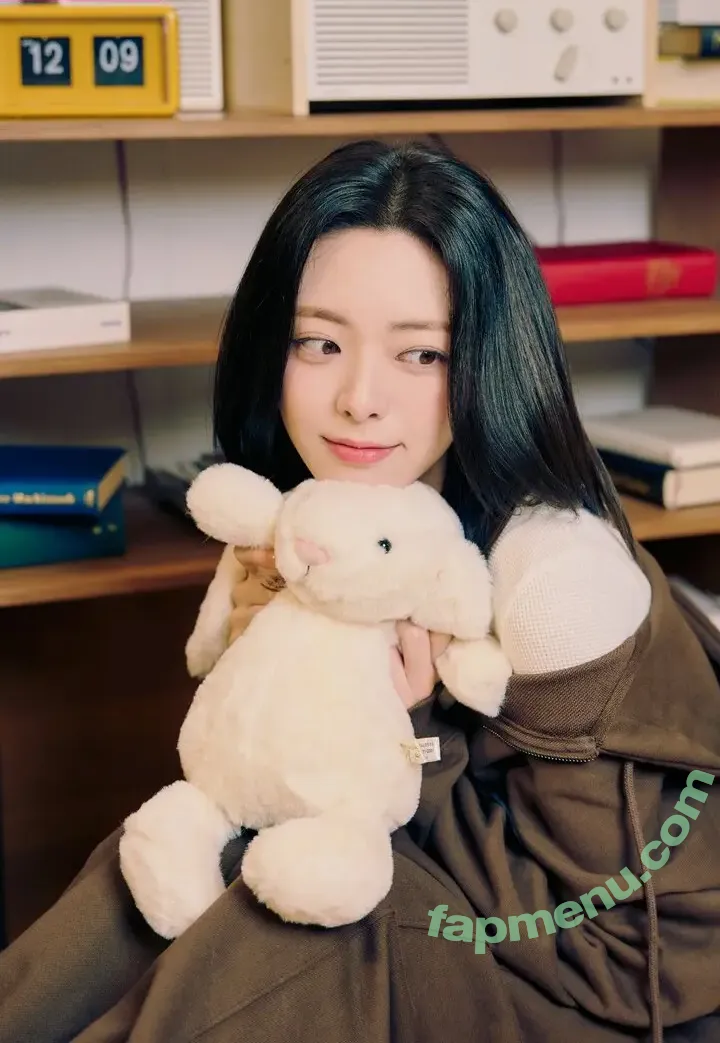 itzy.all.in.us nude photo #1200 (Shin Yu Na / Yuna ITZY / 유나)