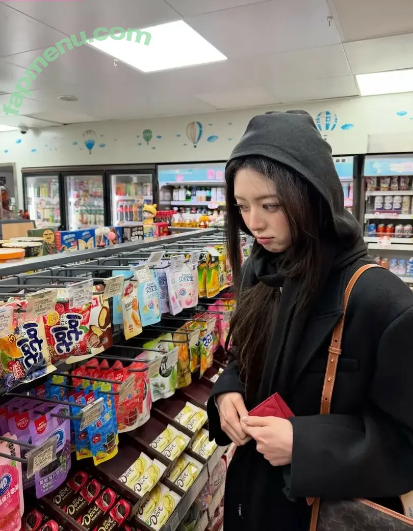 itzy.all.in.us nude photo #1246 (Shin Yu Na / Yuna ITZY / 유나)