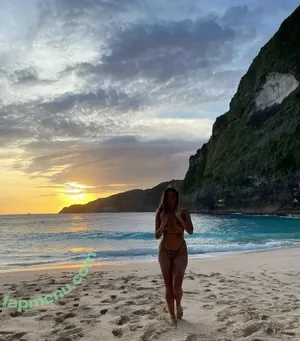 iuliagyrbu / mia / miagirl007 nude photo #0537