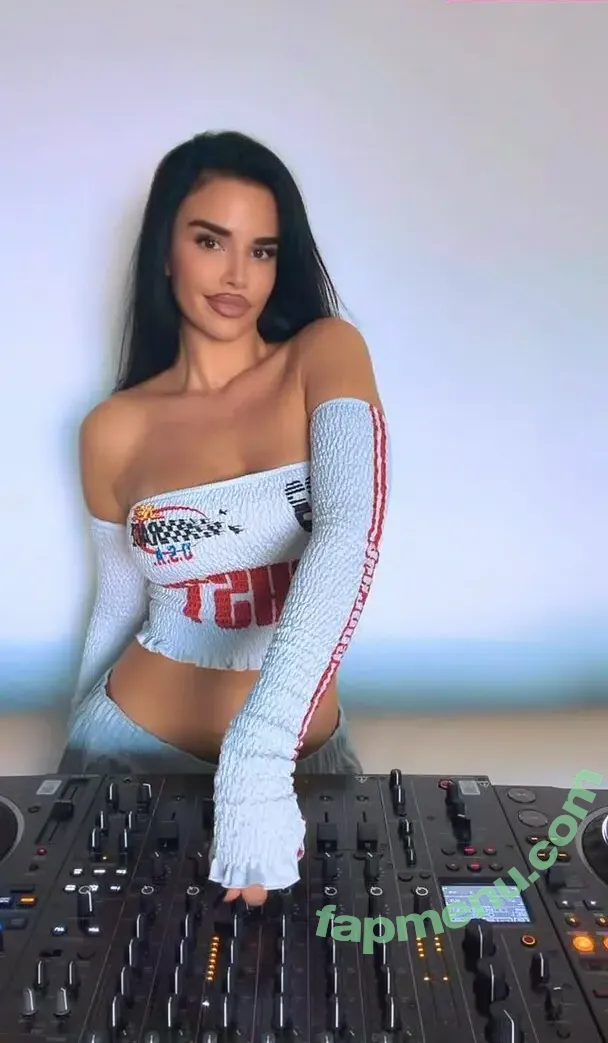 Ivana Knoll nude photo #0501 (knolldoll)