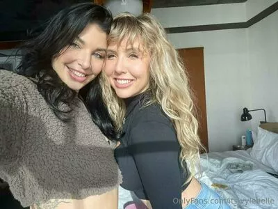 Ivy Lebelle / anyuser / itsivylebelle nude photo #0185