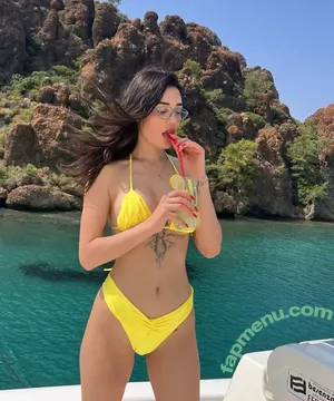 iz_bendim / tamarabojanic nude photo #0009