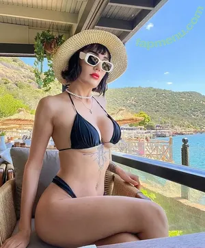 iz_bendim / tamarabojanic nude photo #0013