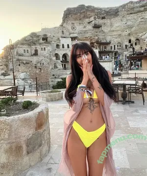 iz_bendim / tamarabojanic nude photo #0020