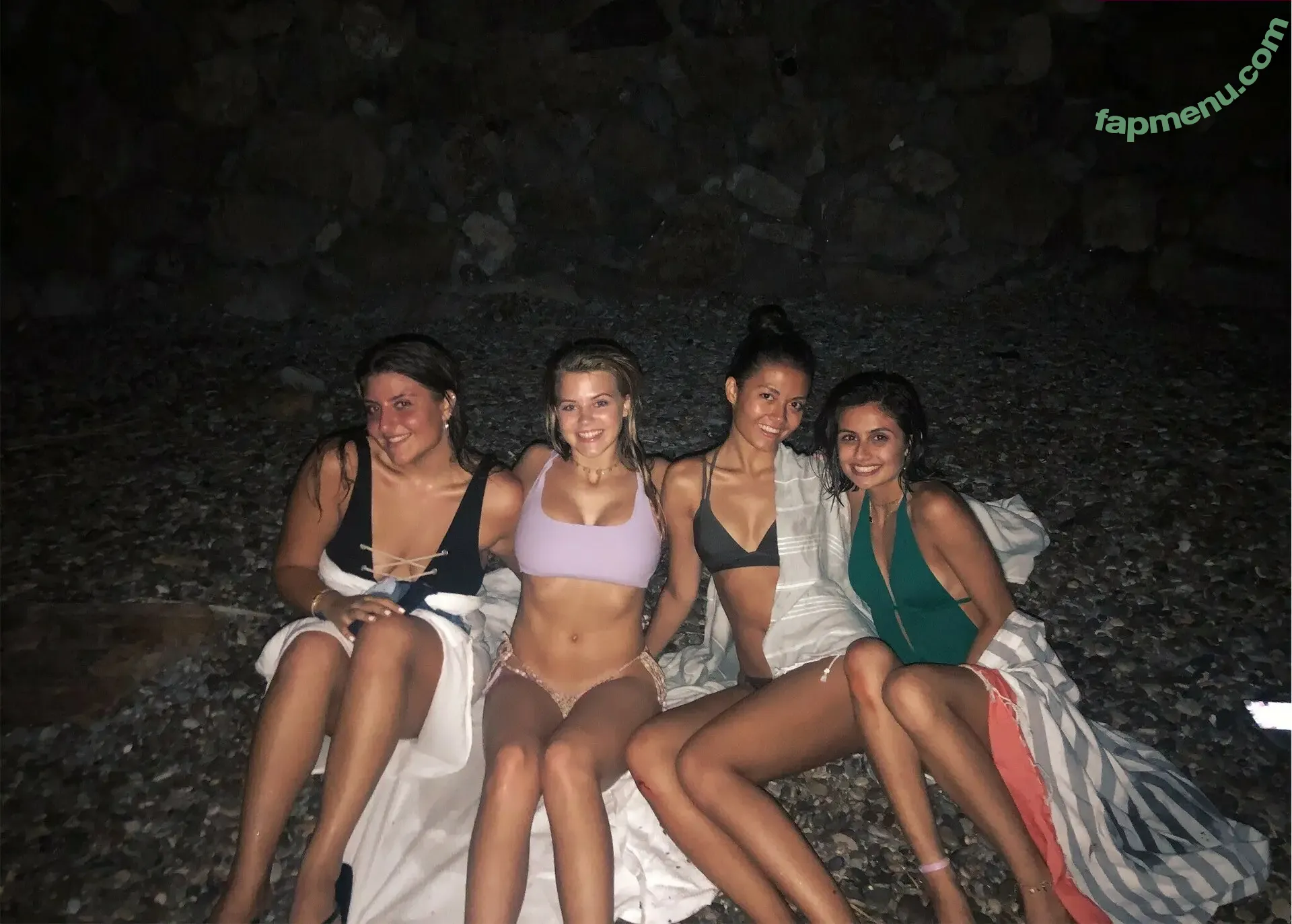 Iza Leslie nude photo #0155 (izaleslie / izzybaby34)