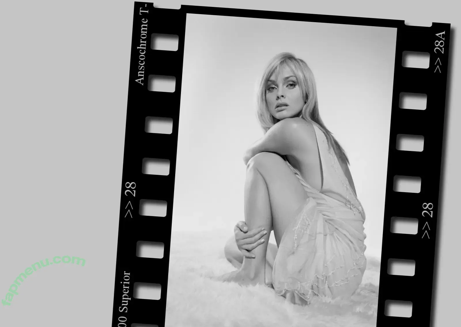 Izabella Scorupco nude photo #0009 (izabellascorupco)