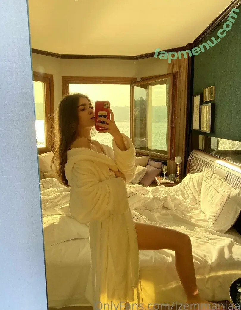 Izem Maniaa nude photo #0003 (Izem Maniaa)