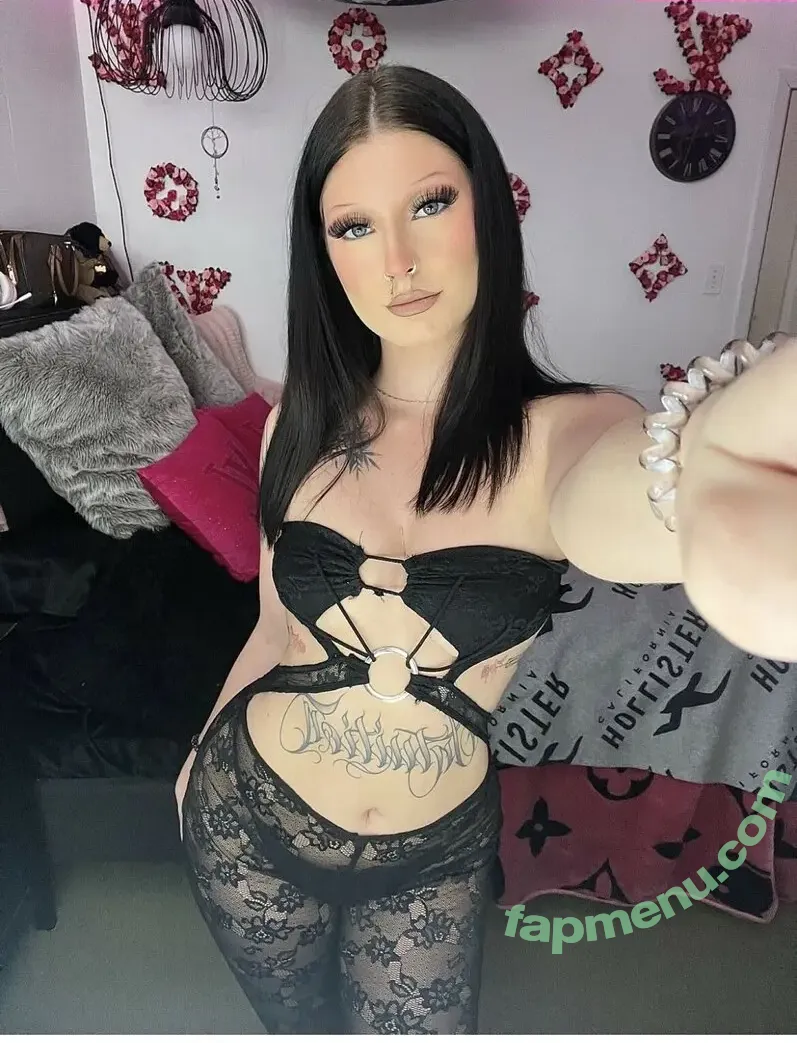 Izixie nude photo #0002 (izixiee)