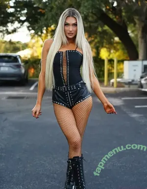 Izzi Dame / WWE NXT / izzi_bee / izzi_wwe nude photo #0413