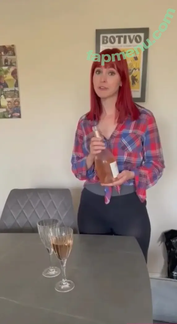 Izzie Balmer nude photo #0039 (izziedot)