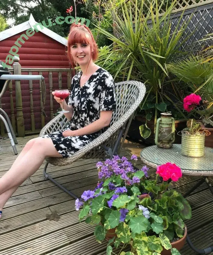 Izzie Balmer nude photo #0040 (izziedot)