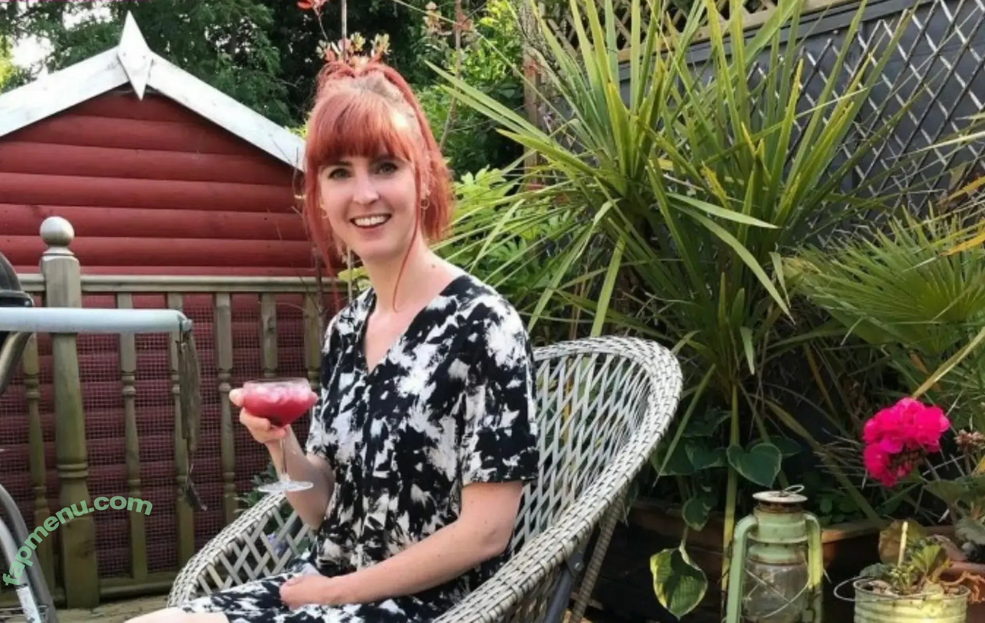 Izzie Balmer nude photo #0043 (izziedot)