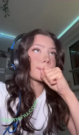 Izzlarissa / spicylarissa / spicyxlarissa nude photo #0005