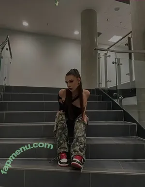 Izzlarissa / spicylarissa / spicyxlarissa nude photo #0021