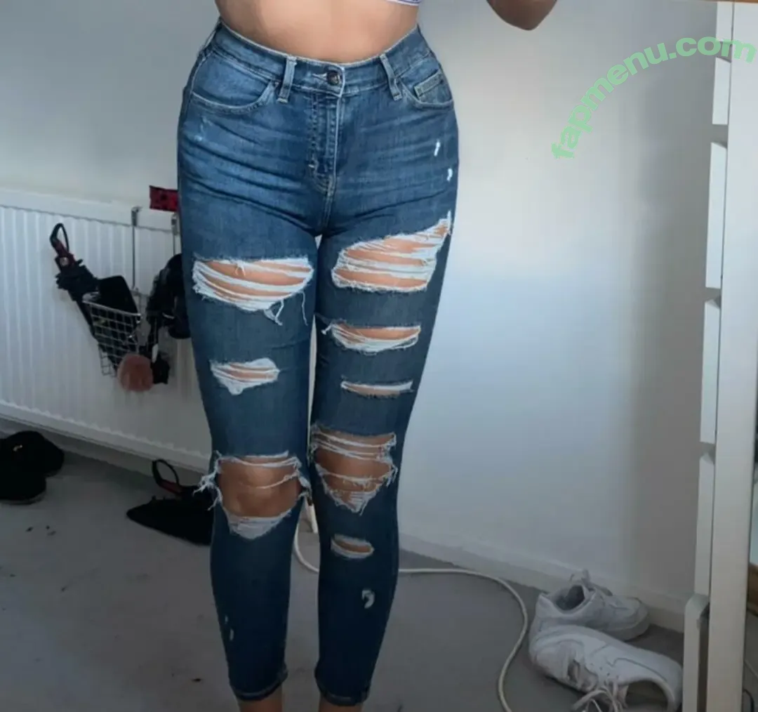 Izzy Barnes nude photo #0065 (izzybarnes96)