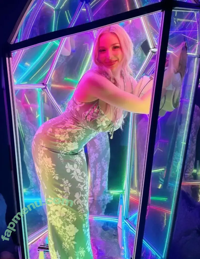 Izzy G nude photo #0103 (mizzizzyg / pnkysparkles)