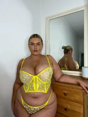 Izzy Nicholls / isabelnichollsnall nude photo #0001
