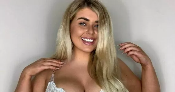 Izzy Nicholls / isabelnichollsnall nude photo #0011