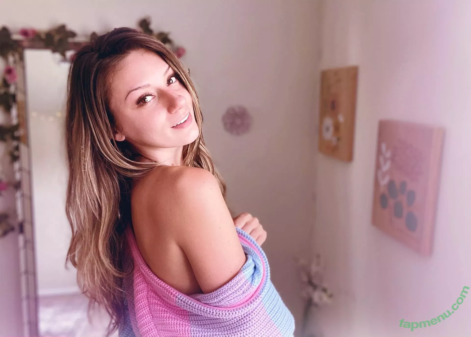 Izzy_xx nude photo #0090 (BlancNoir / izzy_xx7 / thexxgirl)