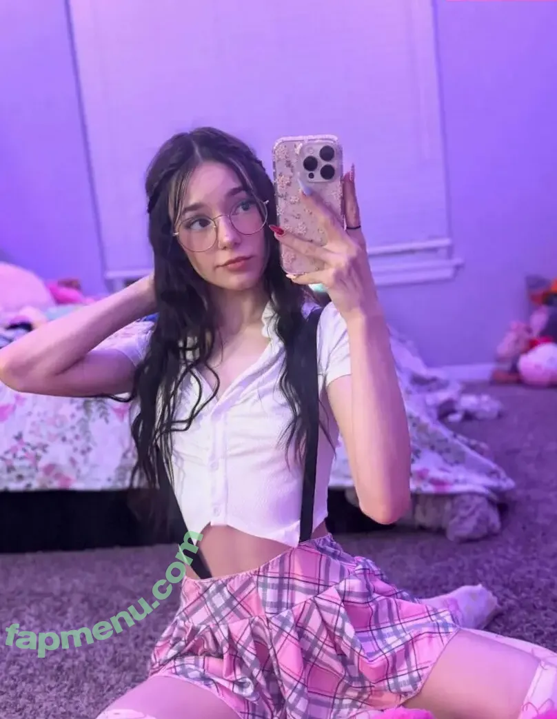 Izzyuwuu nude photo #0002 (Izzyuwuu)