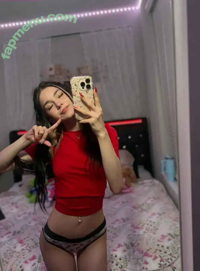 Izzyuwuu nude photo #0004 (Izzyuwuu)