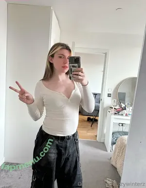 izzywinterz nude photo #0074